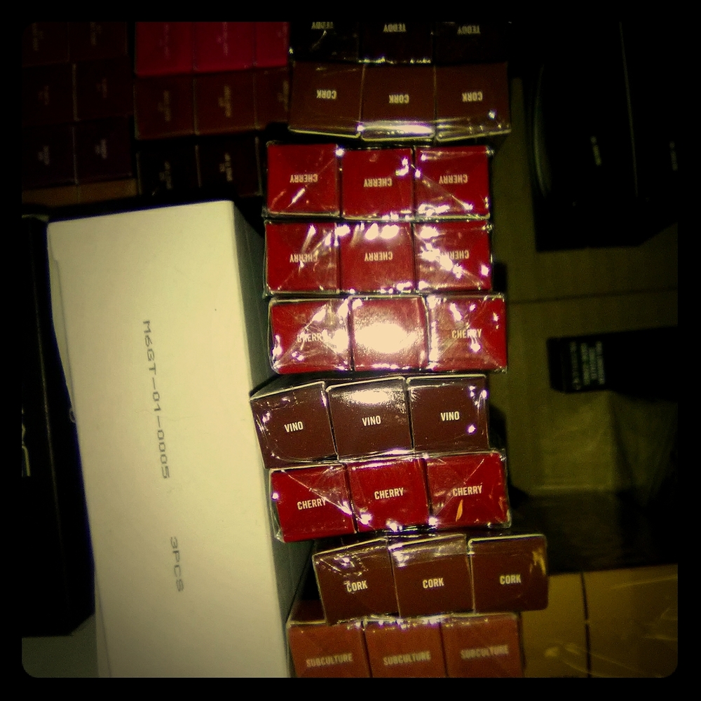 MAC COSMETICS ASSORTMENT